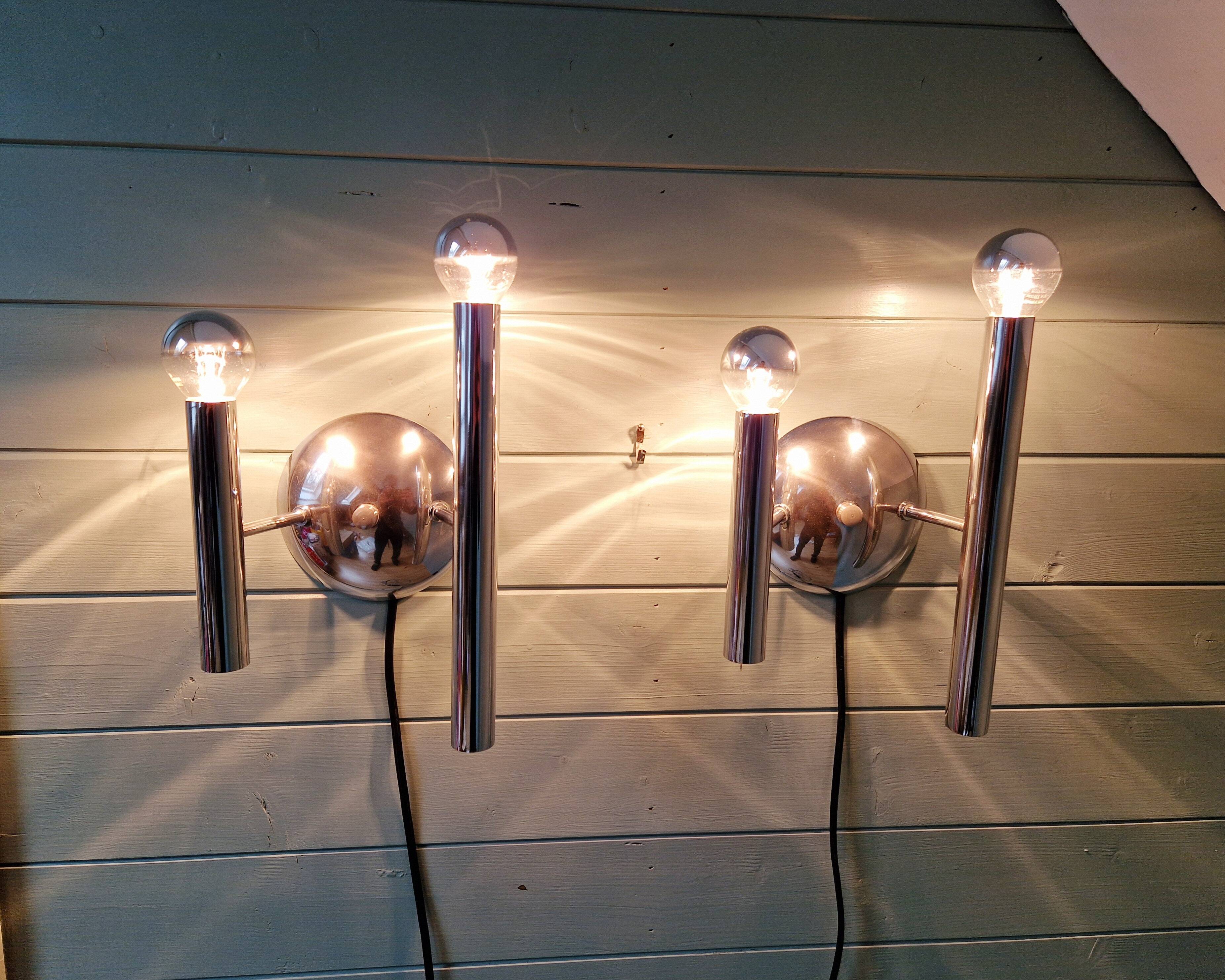 Pair of Space Age wall sconces in chrome metal, 1970.