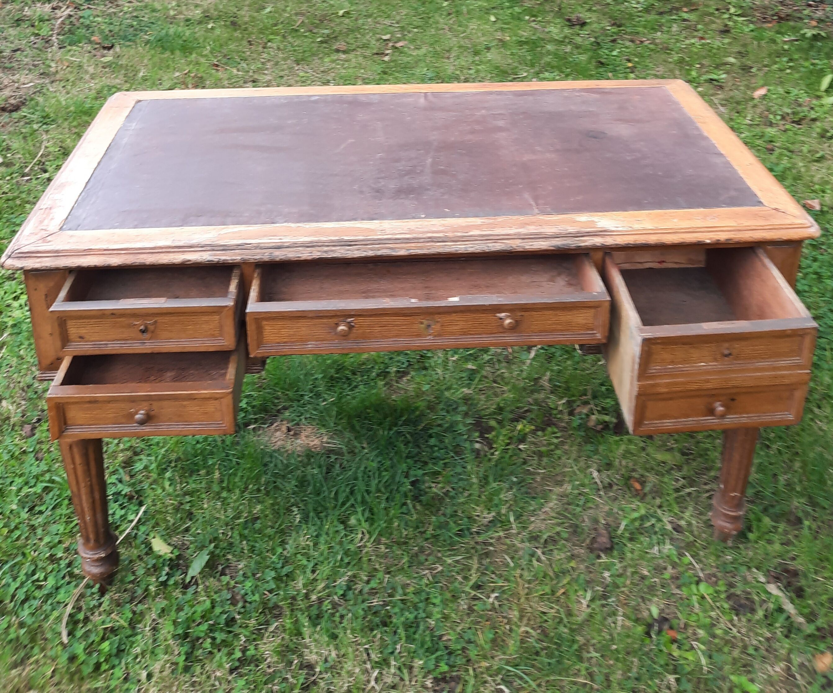 Burreau flat louis XV I style