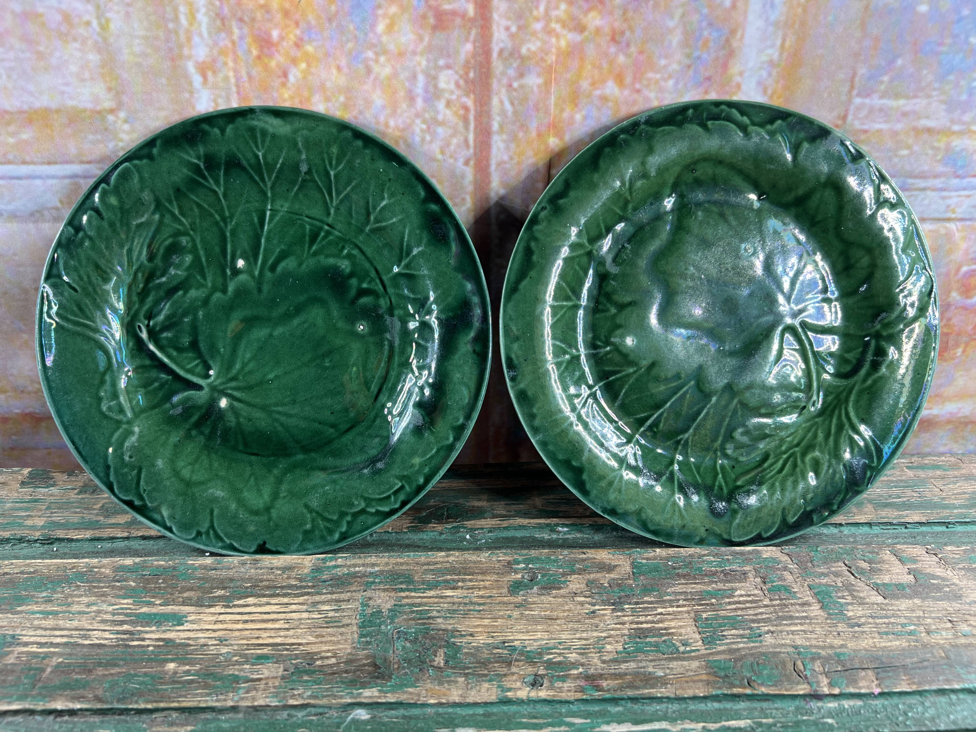 Pair of green slip plates with leaf decoration, 19th century