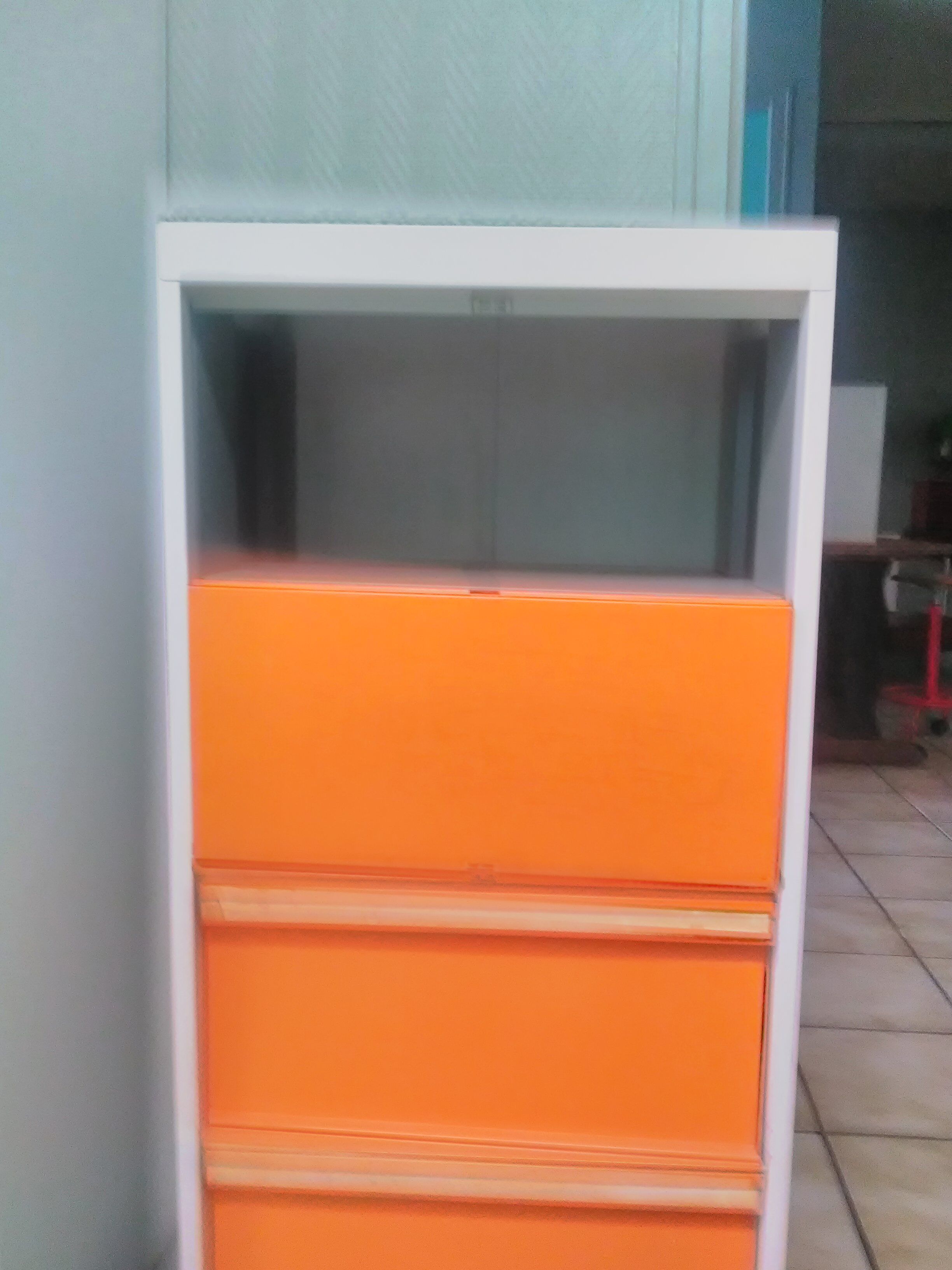 Clamshell office furniture