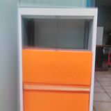 Clamshell office furniture