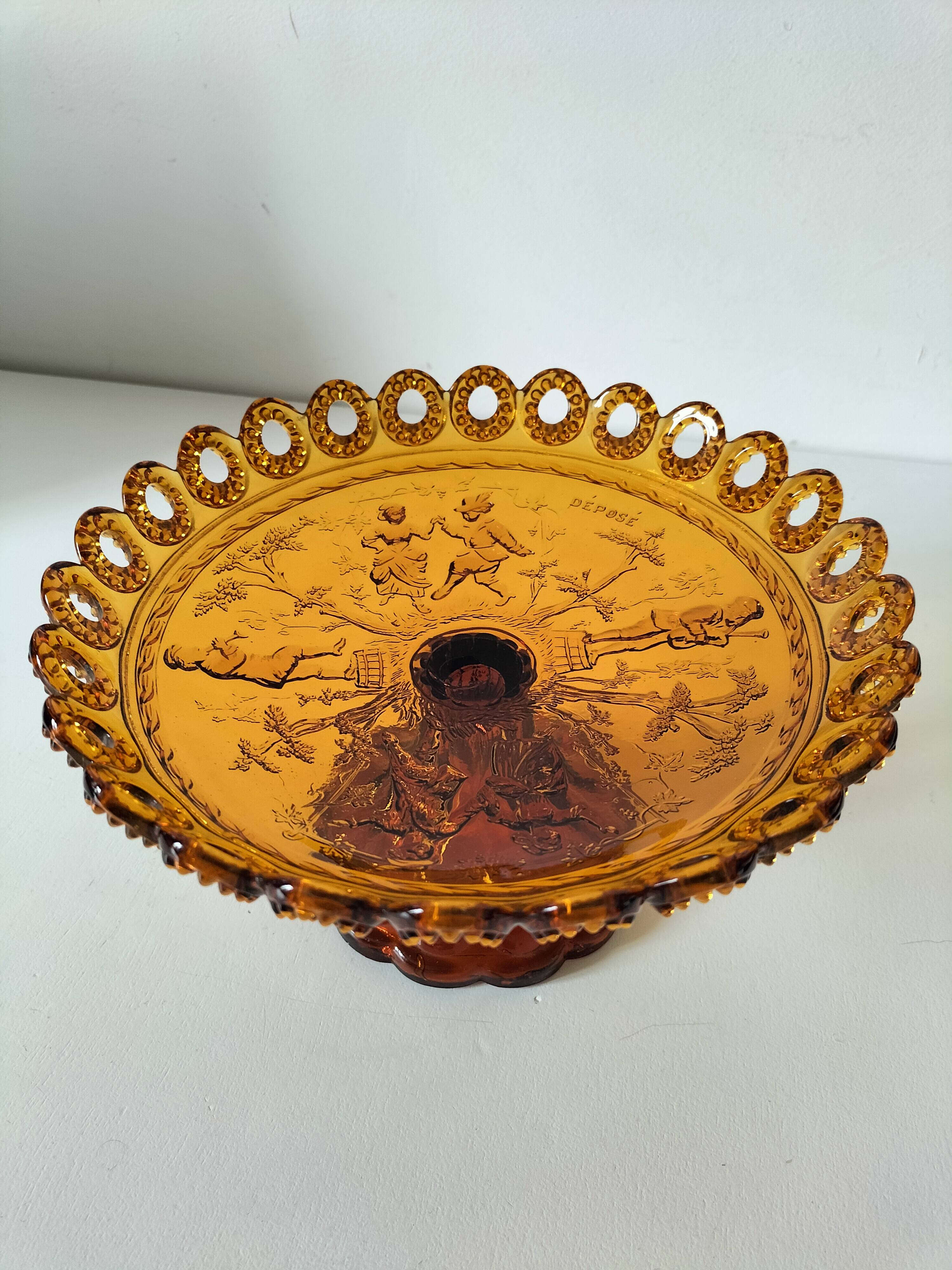 Piédouche Georges Sand verre pressé ambré, Portieux, fin 19ème