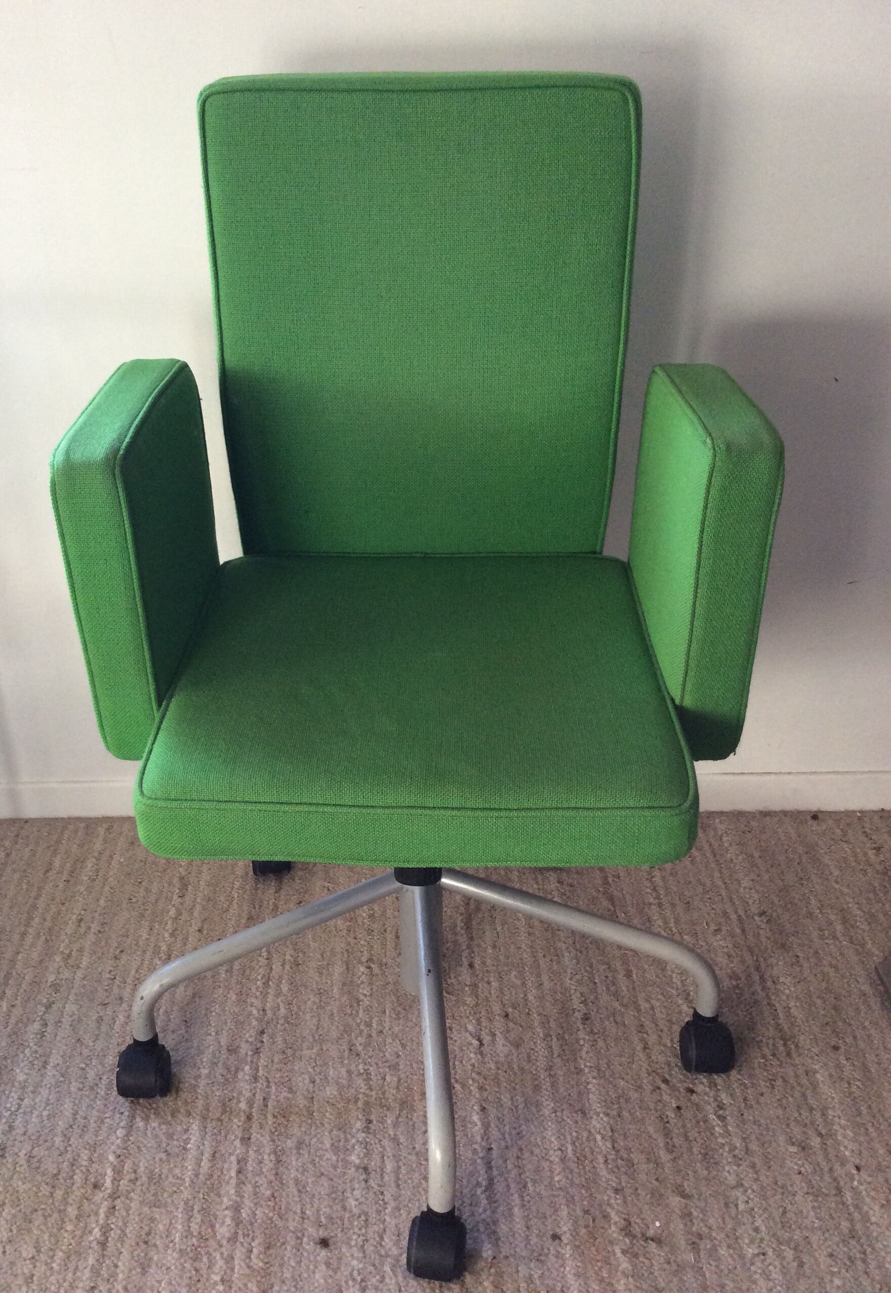 Pub&Club swivel office chair by Bulo