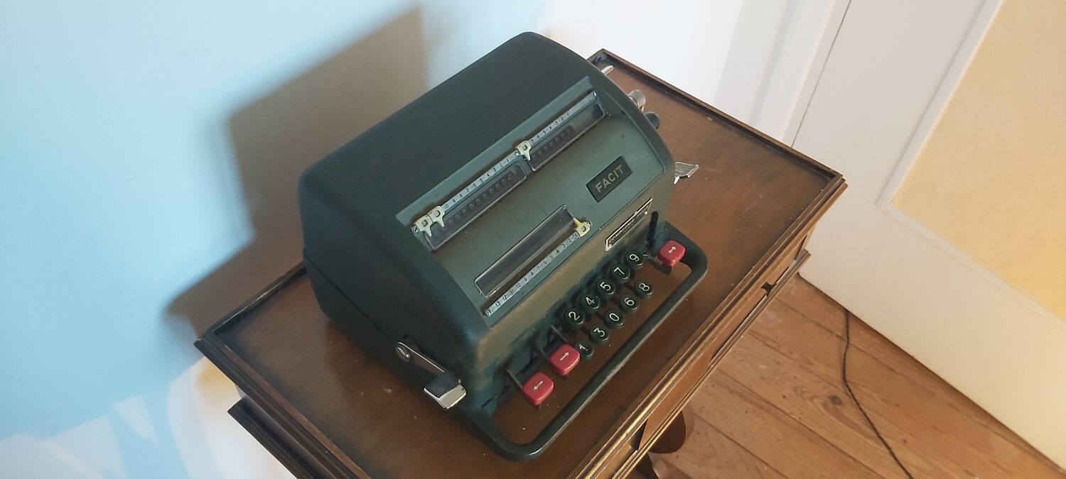 FACIT Vintage Calculator
