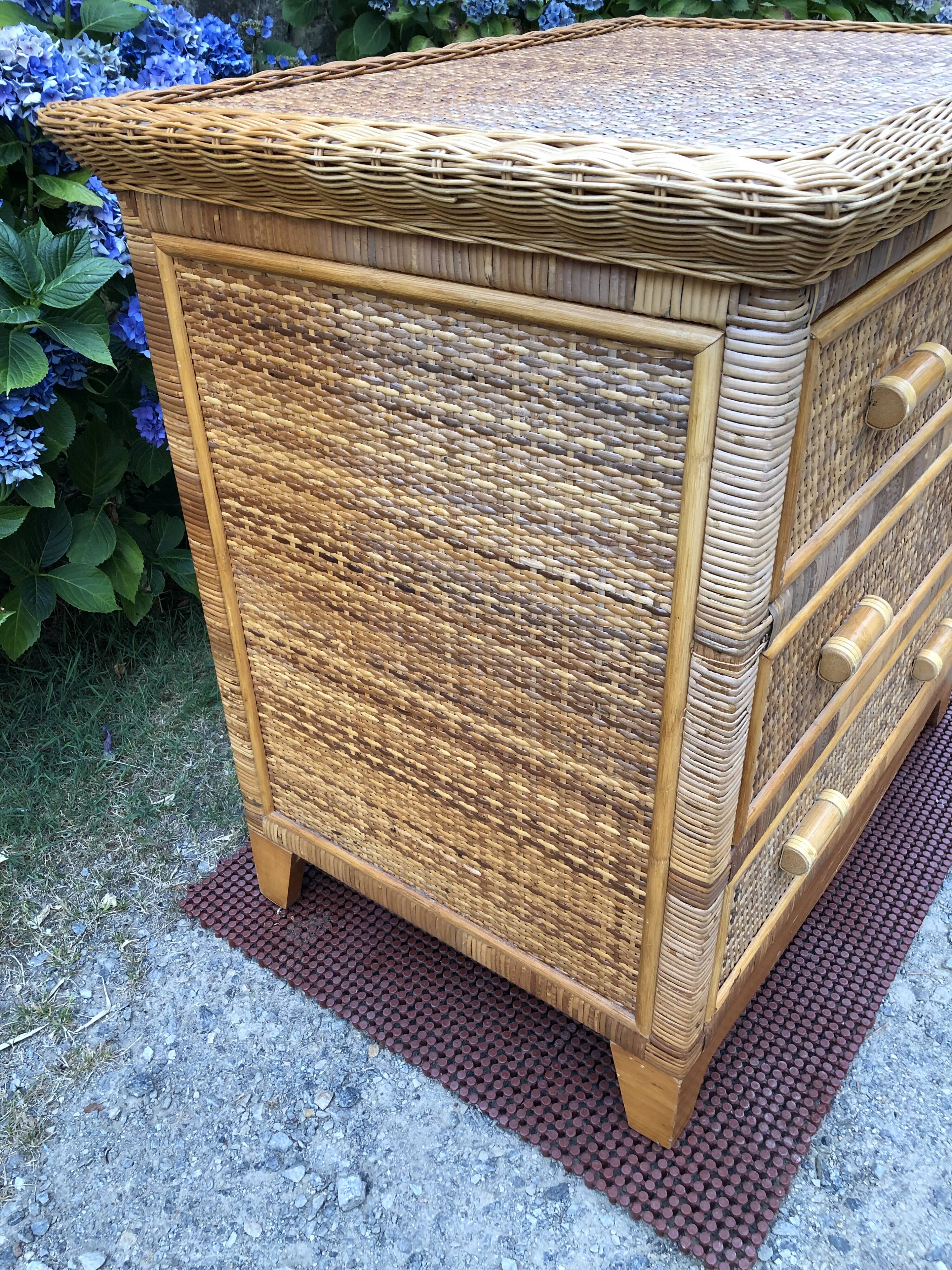 Vintage rattan chest of drawers has 3 drawers.