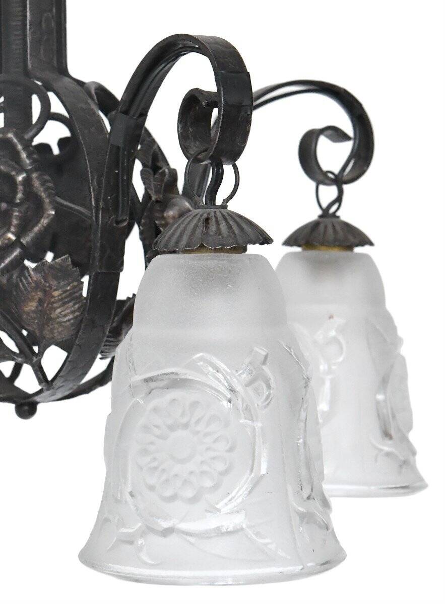 Art Deco style chandelier in molded glass and wrought iron frame