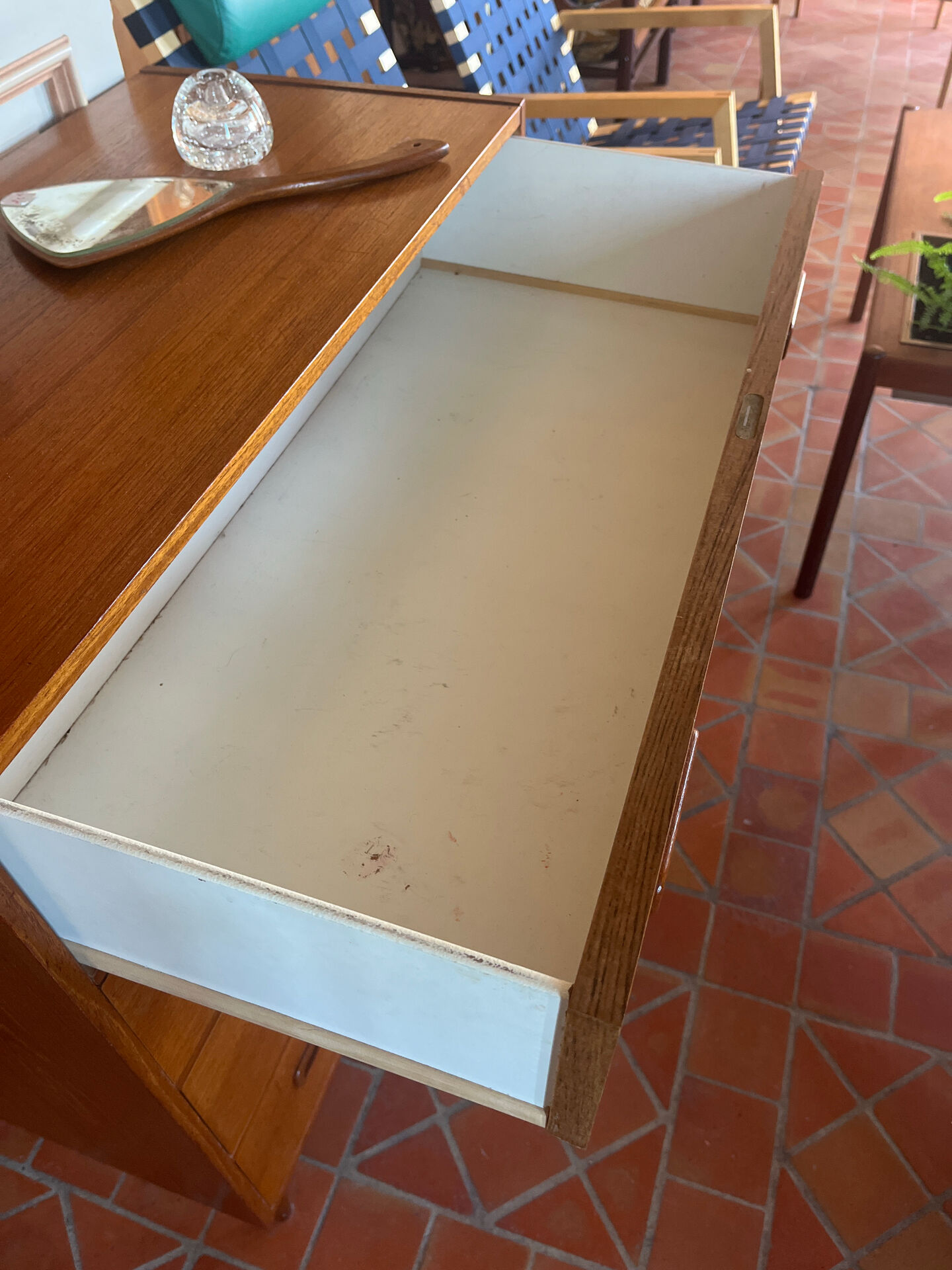 Commode en teck quatre tiroirs