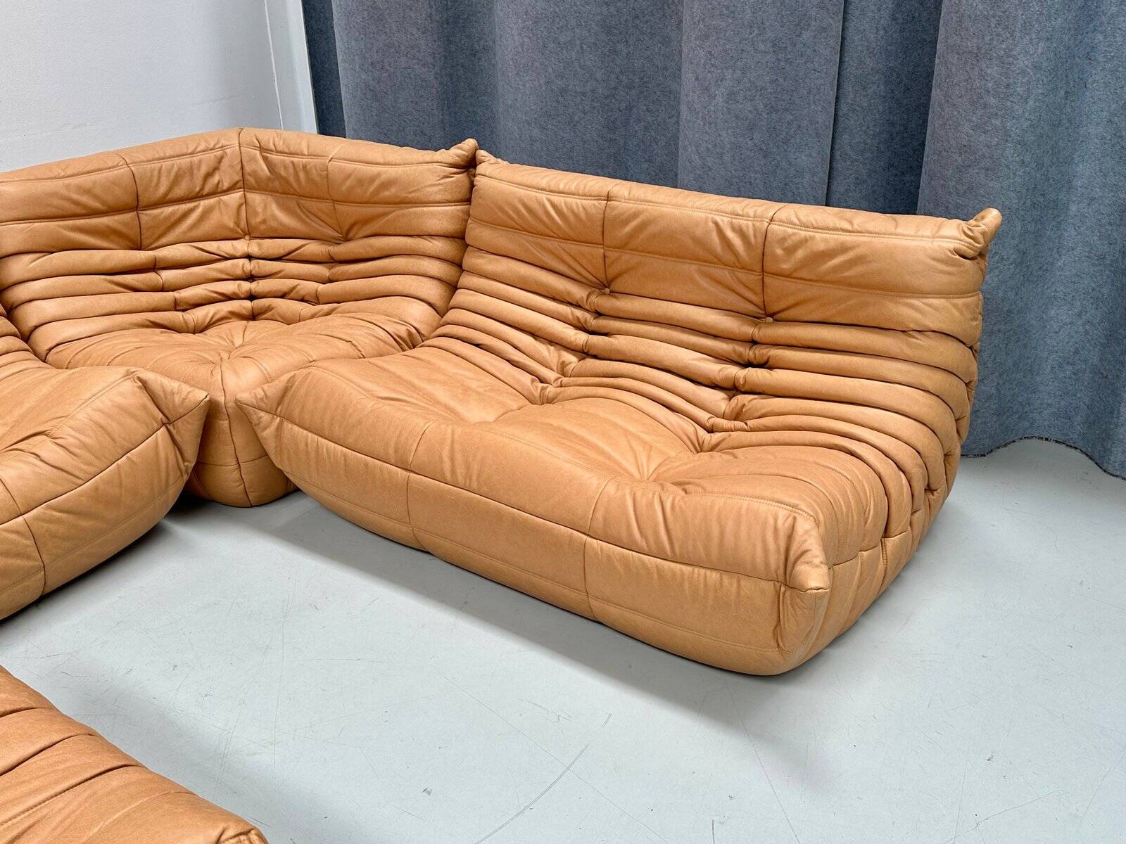 Ensemble de salon Togo en cuir marron camel français, attribué à Michel Ducaroy pour Ligne Roset, ensemble de 4 pièces