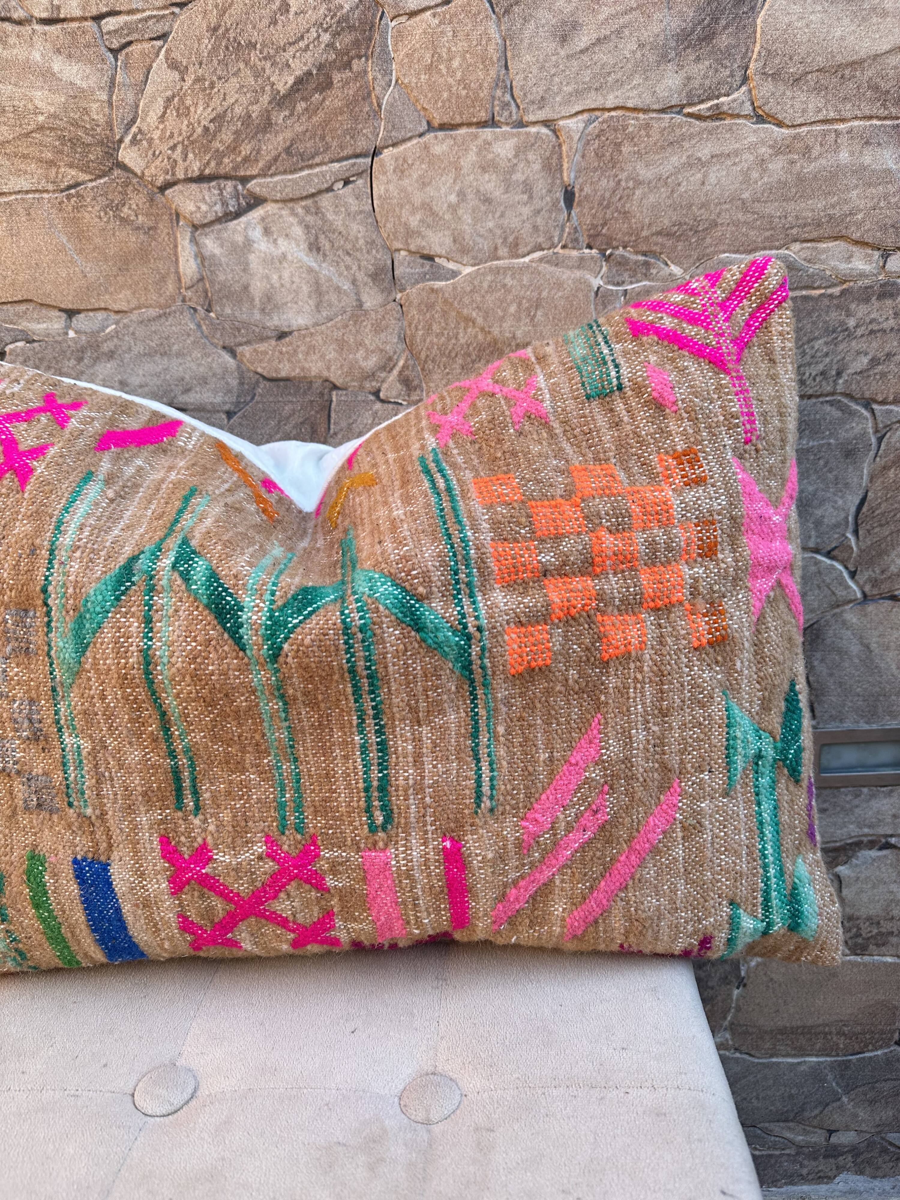 Handmade cushion cover in Berber wool: Moroccan Kilim cushion