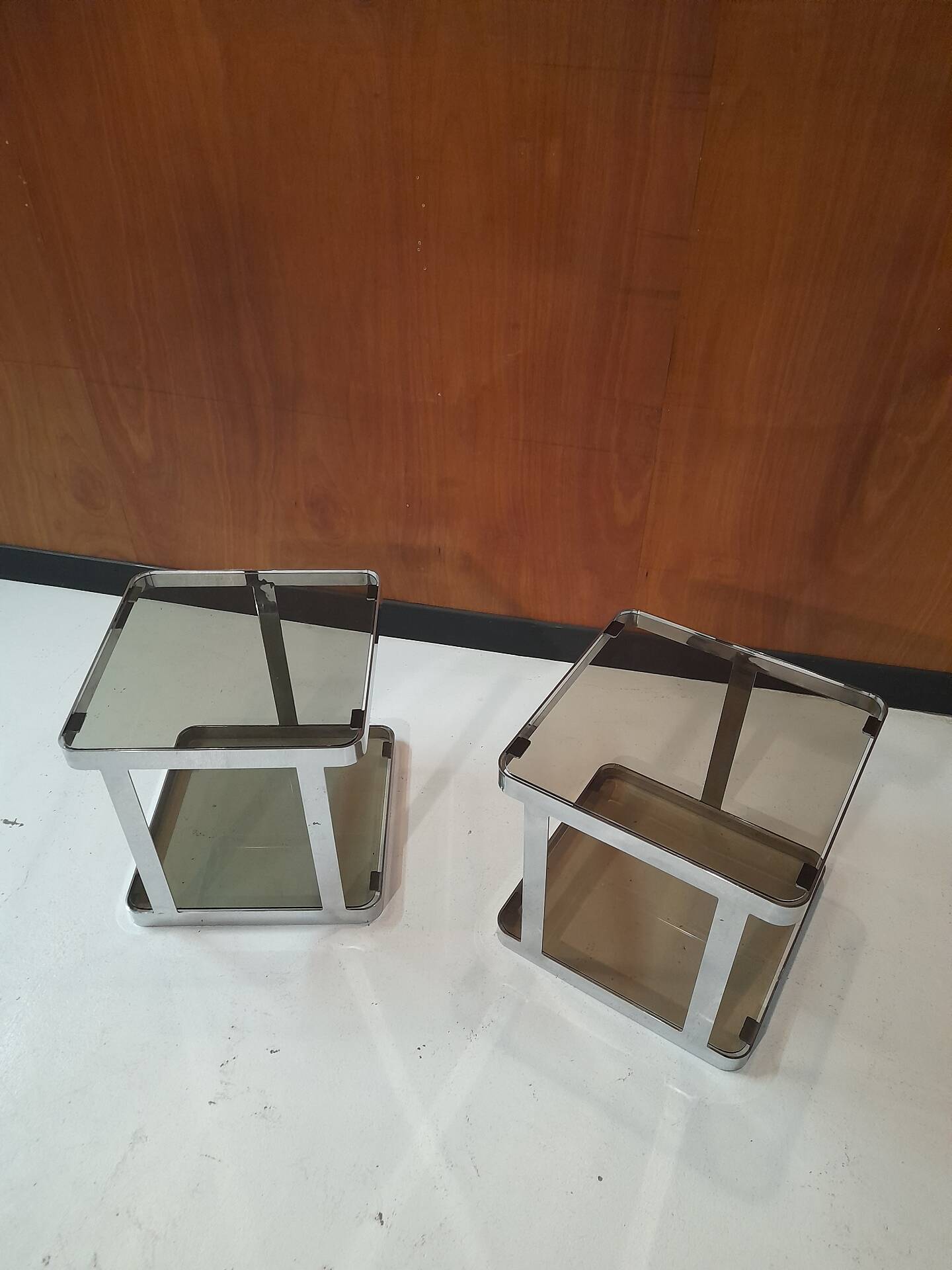 Paire de tables d'appoint ou bouts de canapé vintage