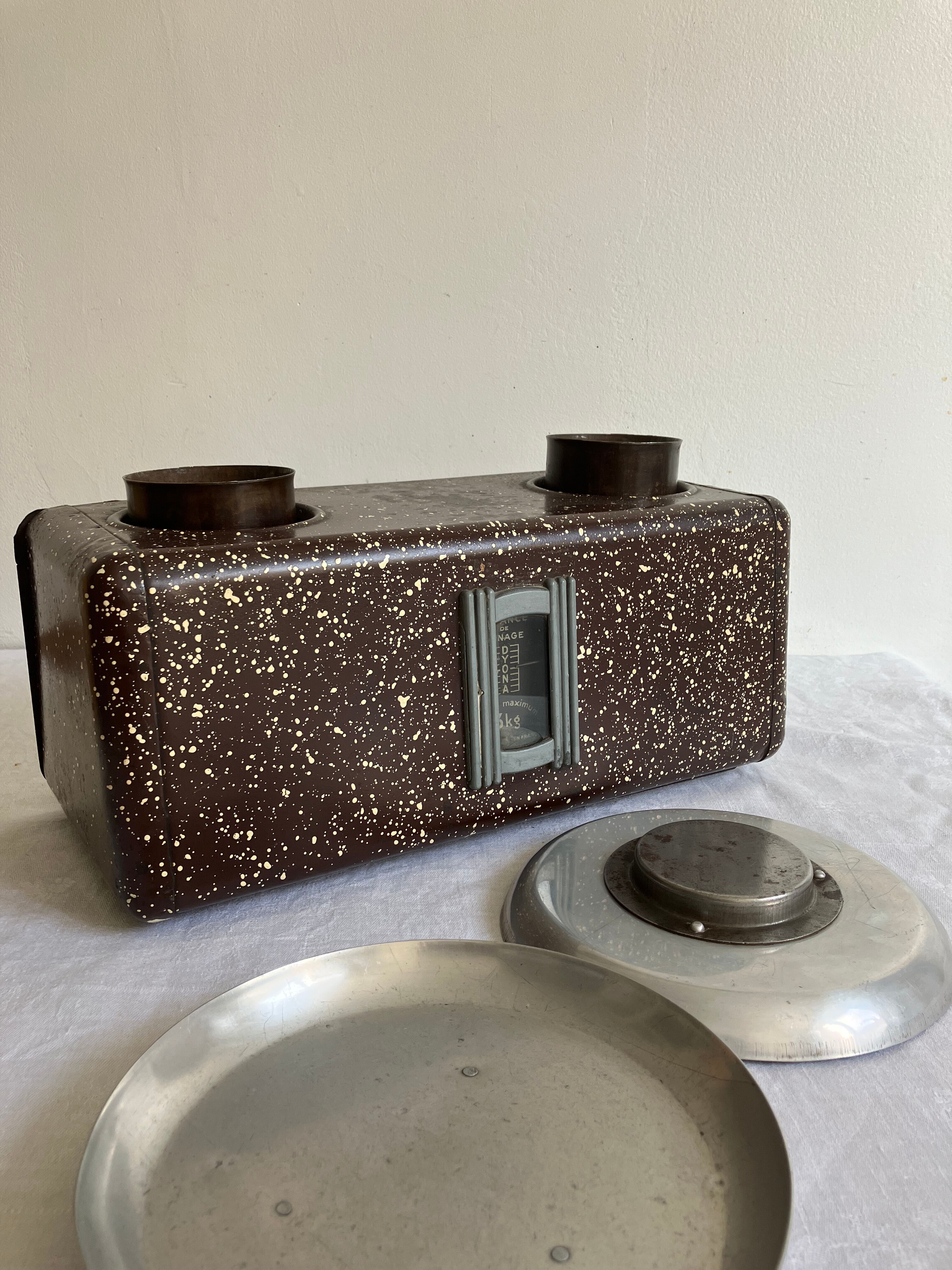 Old household scale dyona