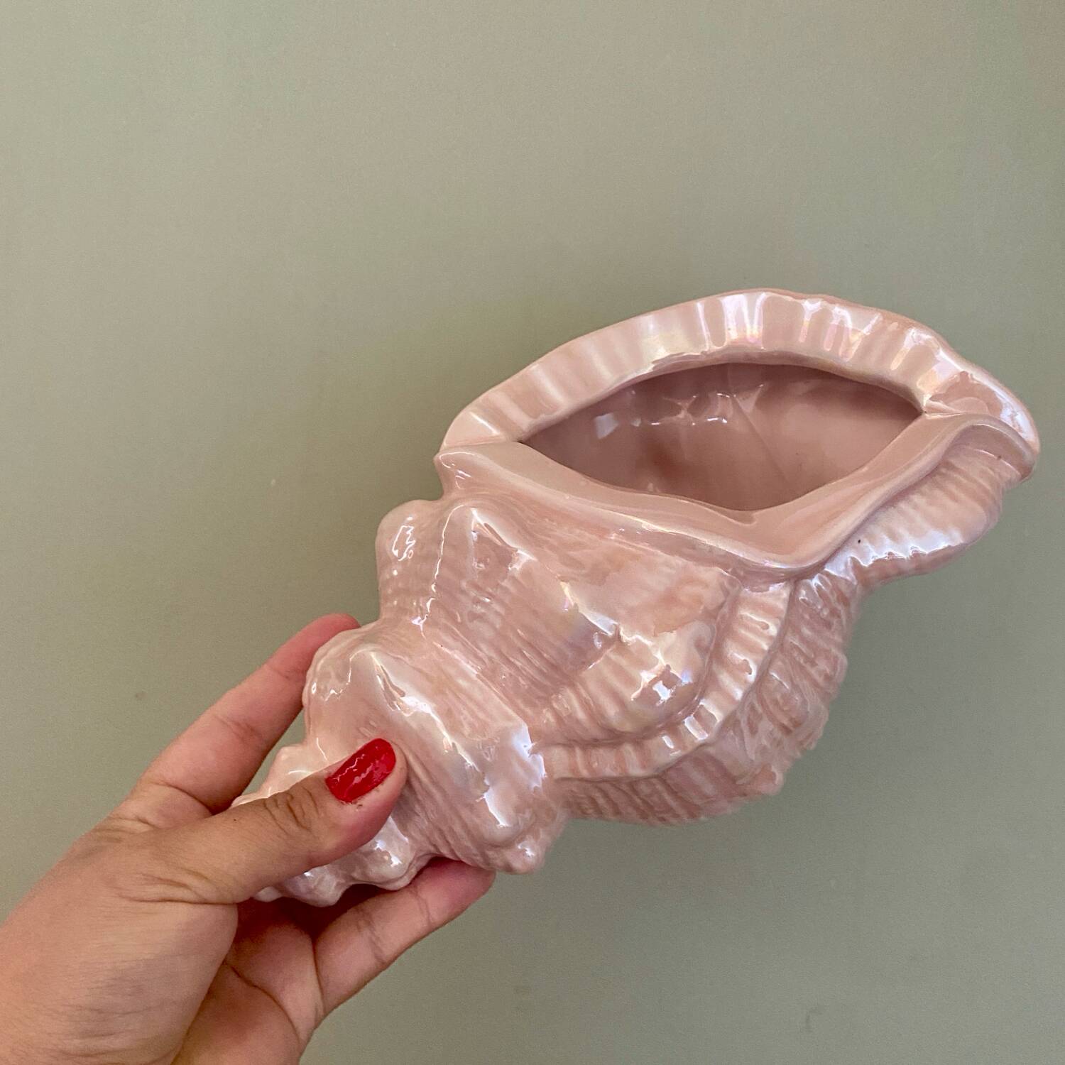 Vintage shell pot cover in pink pearly ceramic
