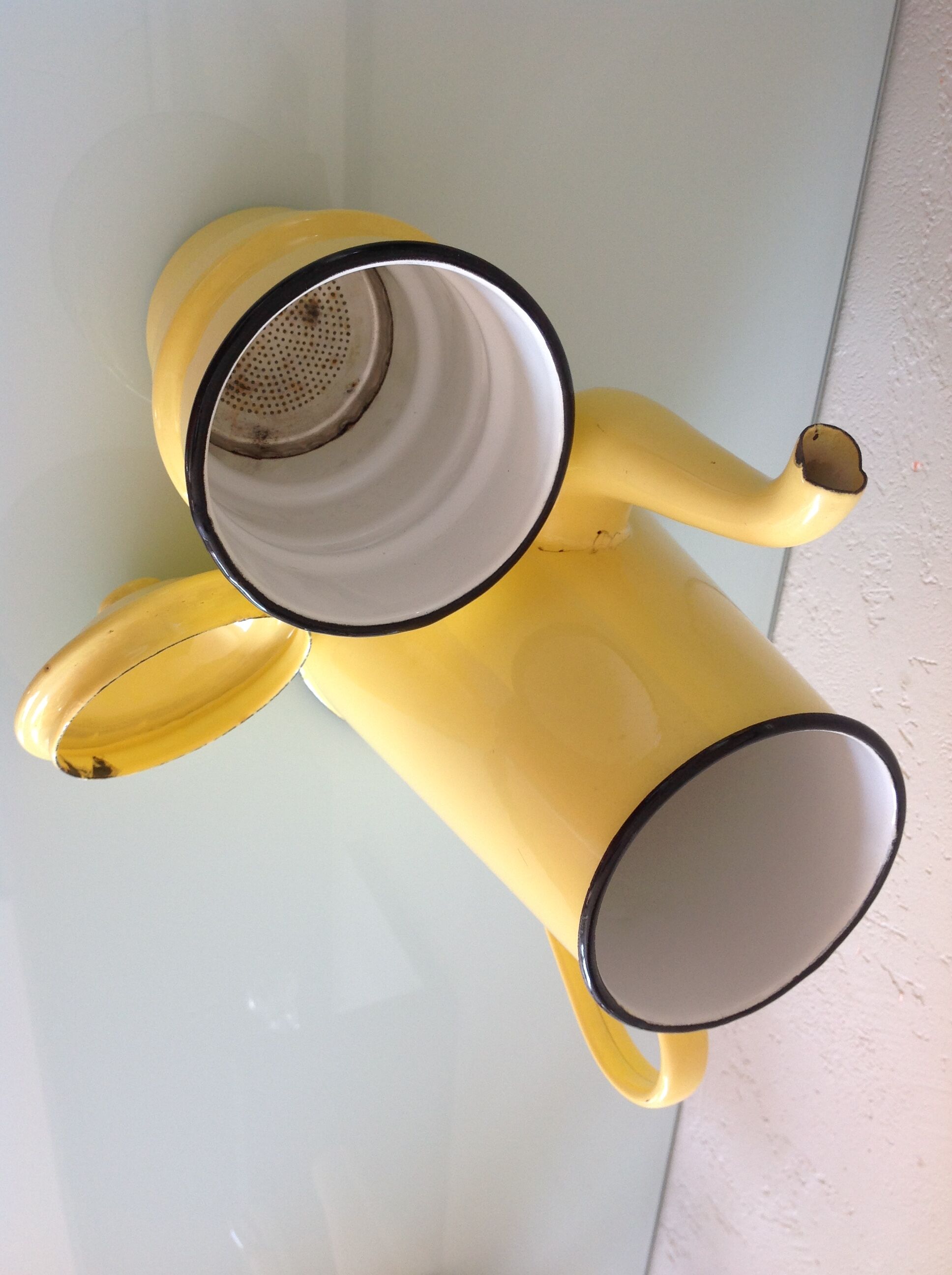 Former yellow enamelled coffee maker 50/60