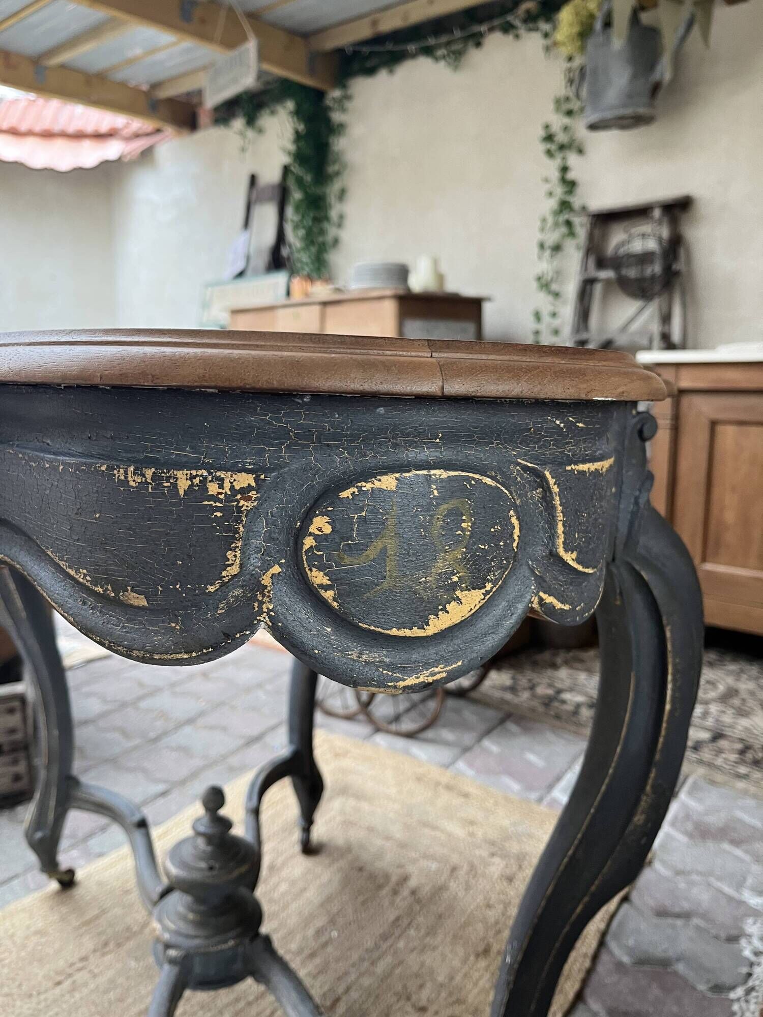 Violin table