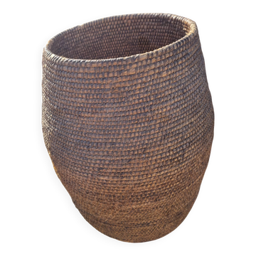 Immense grain basket 19th century