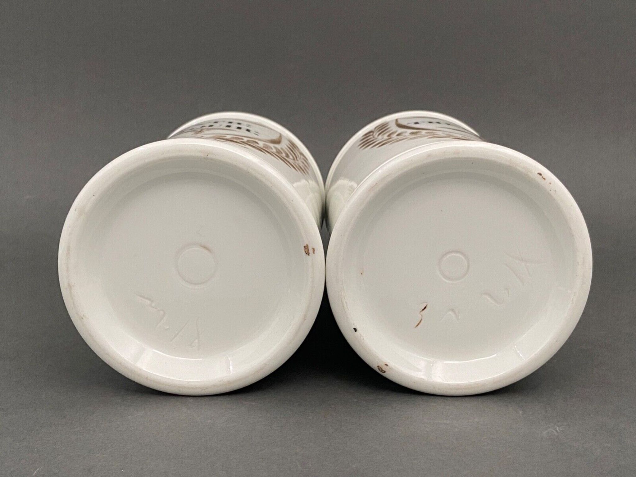2 porcelain medicine jars nineteenth apothecary theriaca extr liquir