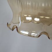 Lustre en verre travaillé et laiton