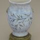 Vase en faïence décor papillon