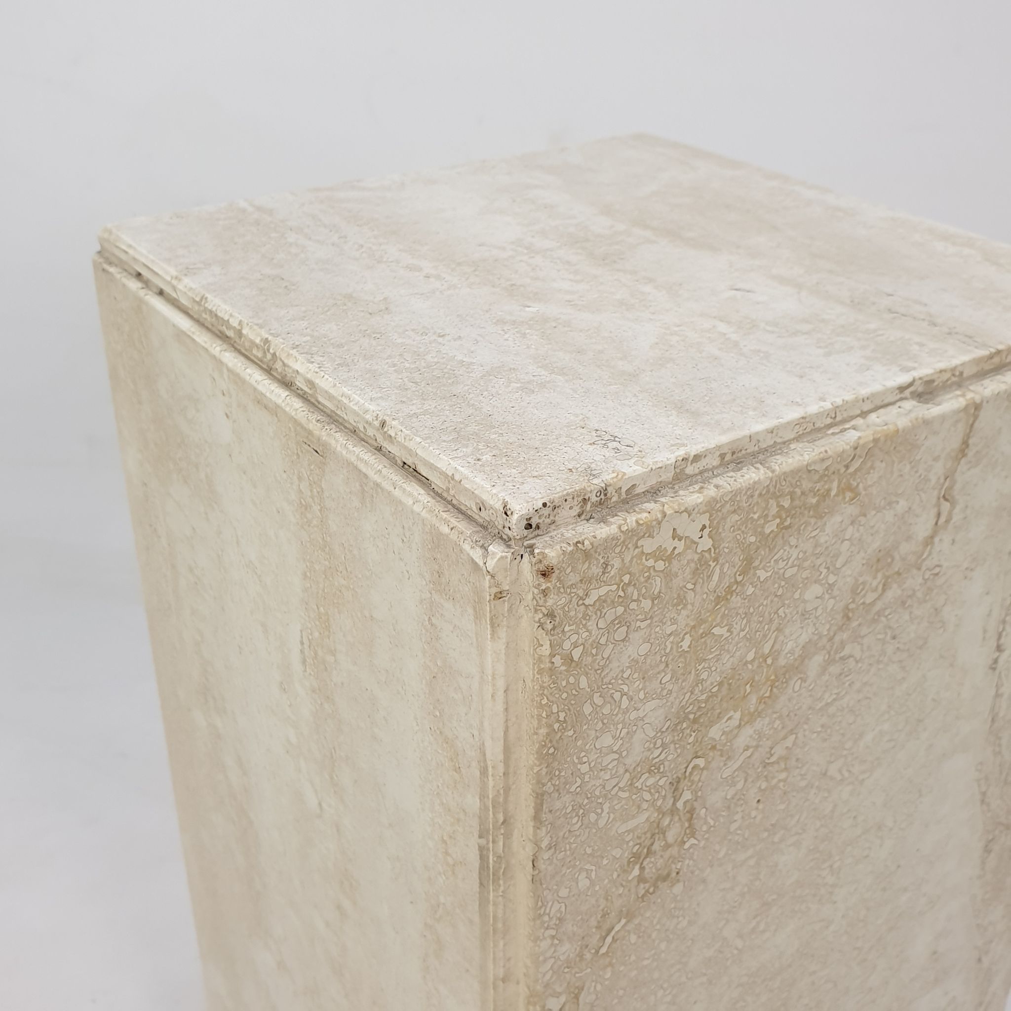 Italian travertine side table or pedestal, 1980's