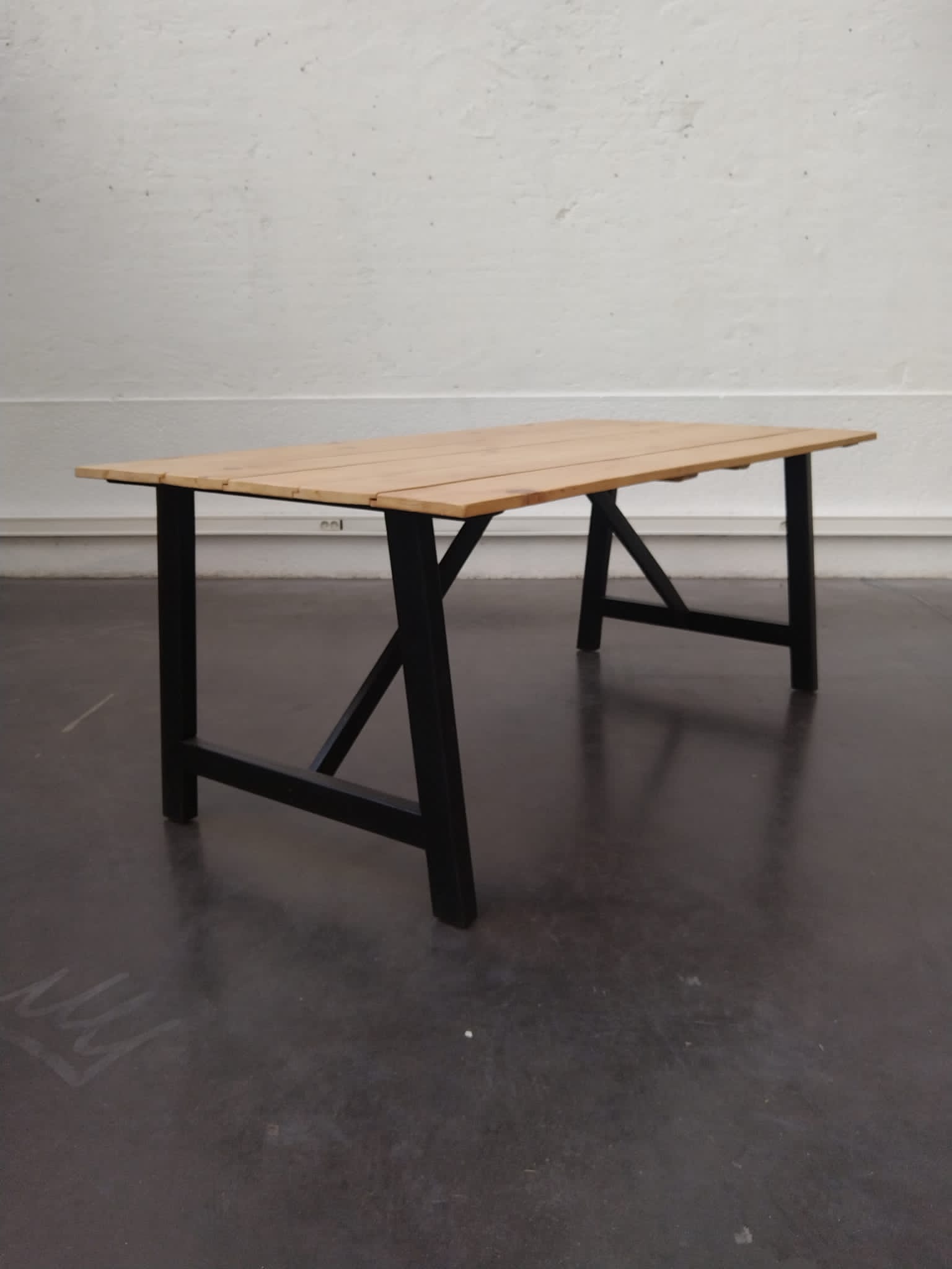 Pine table