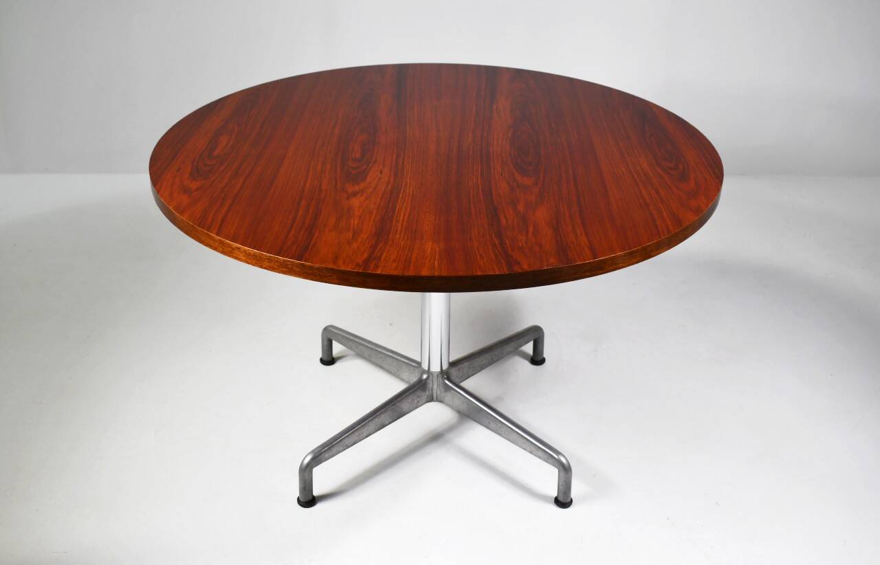 Dining table by Giancarli Piretti for Castelli.