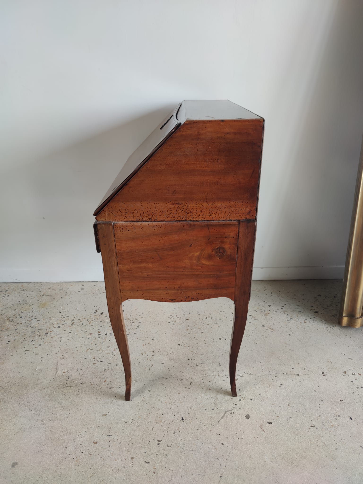Bureau de pente en bois naturel