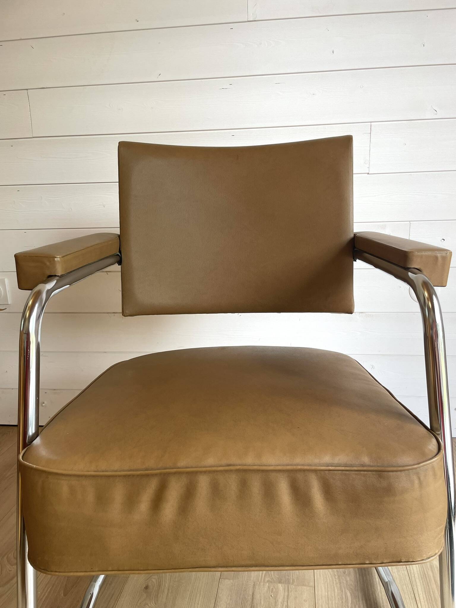 Vintage Office Chair from the 70s – Chrome Metal & Camel Faux Leather (Bauhaus Style)