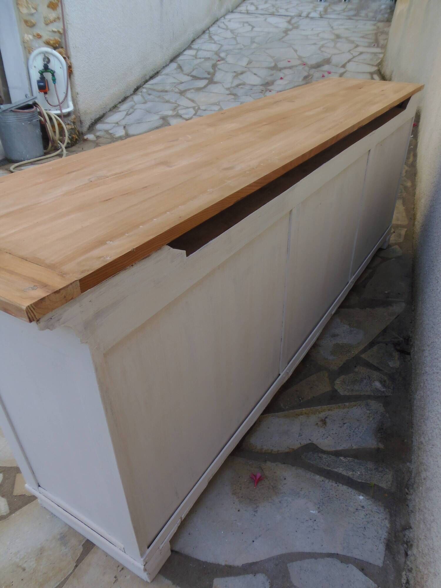 Craft furniture enhanced in pearl gray, shelves and top in raw wood.