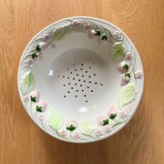 Salad bowl fruit drainer frieze strawberry slurry