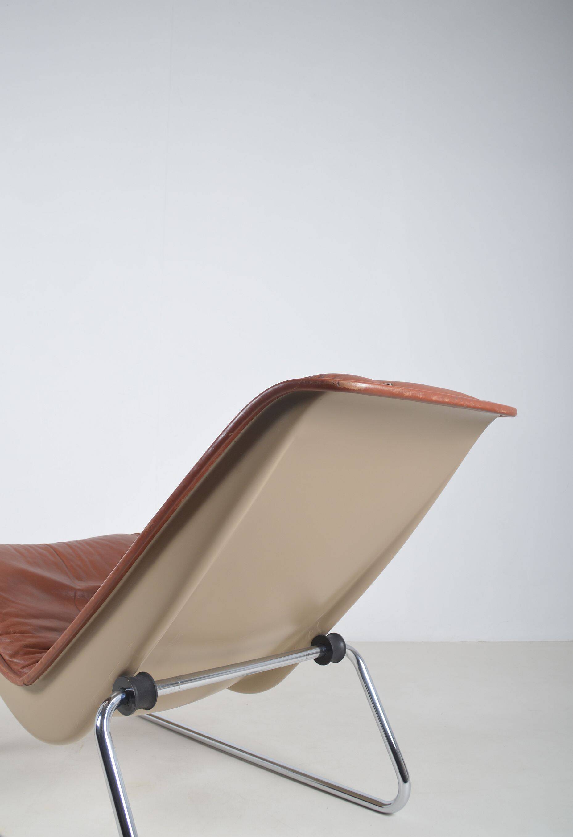 Fauteuil lounge Space Age en cuir avec base chromée, années 1970