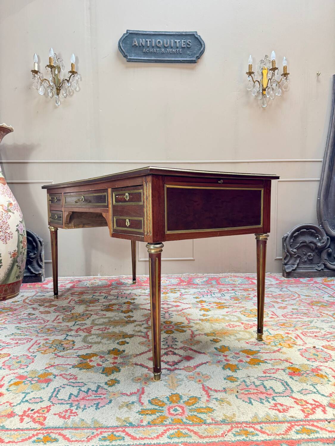 Flat desk in mottled mahogany, Louis XVI style, 19th century