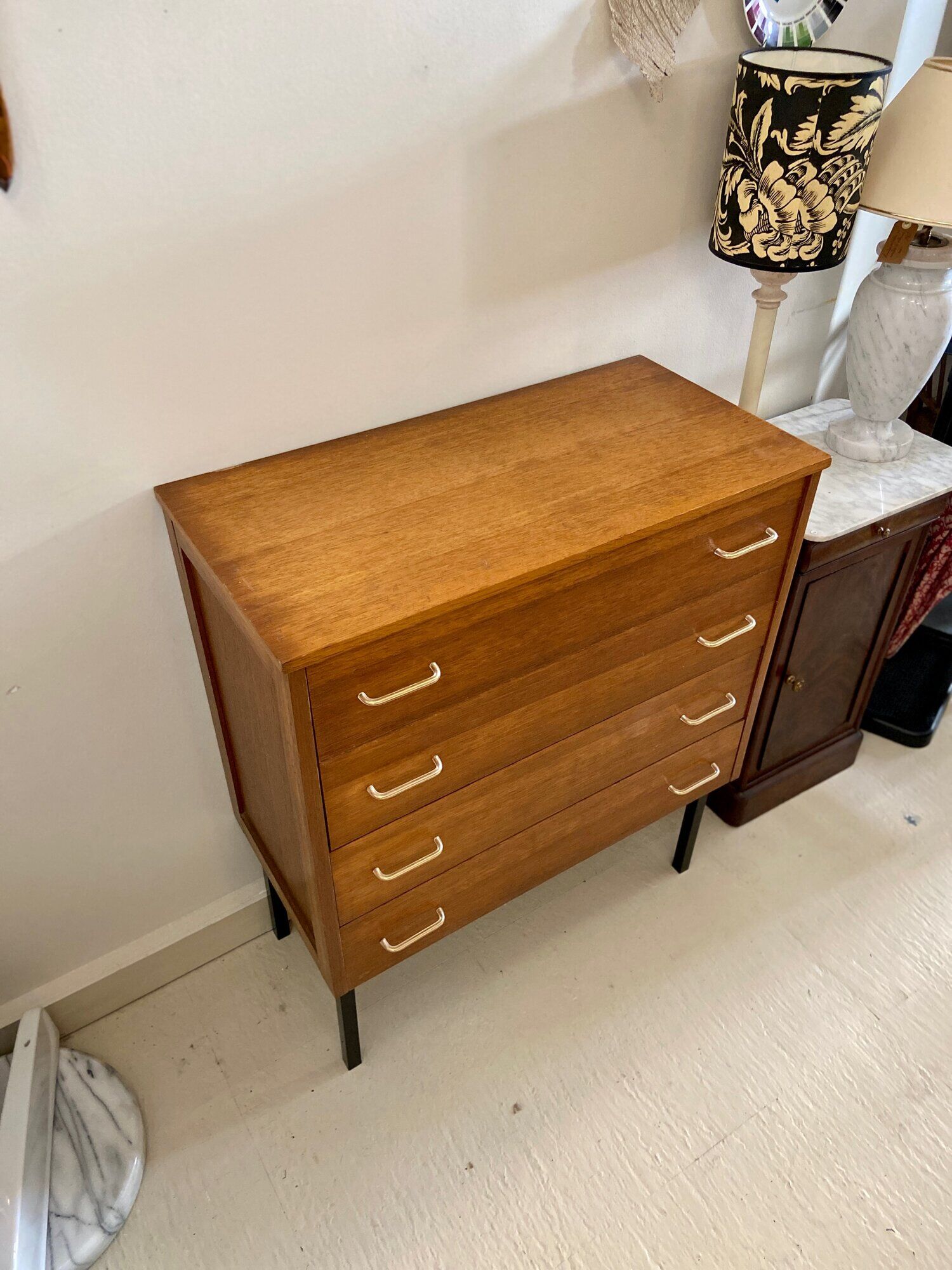 Commode 4 tiroirs en bois et métal noir années 1960