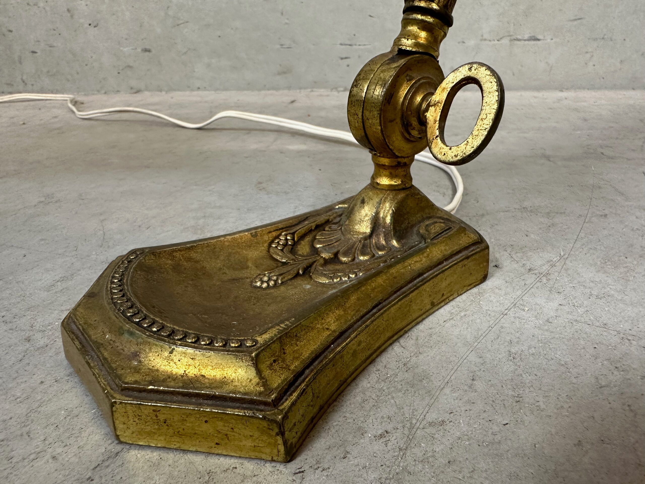 Art nouveau table lamp – flower