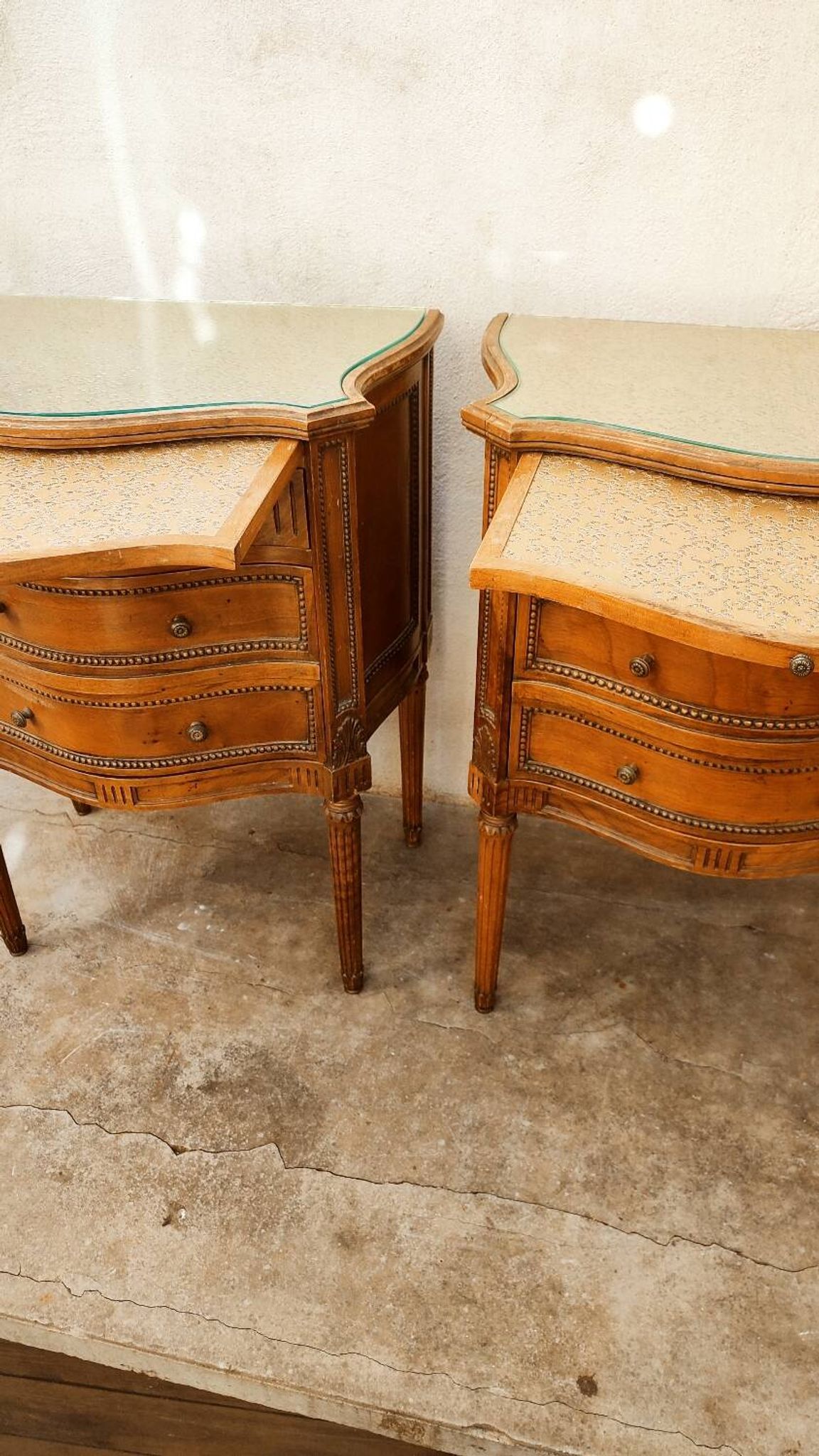 Pair of bow-fronted chests of drawers in walnut