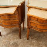 Paire de commodes arbalètes en noyer