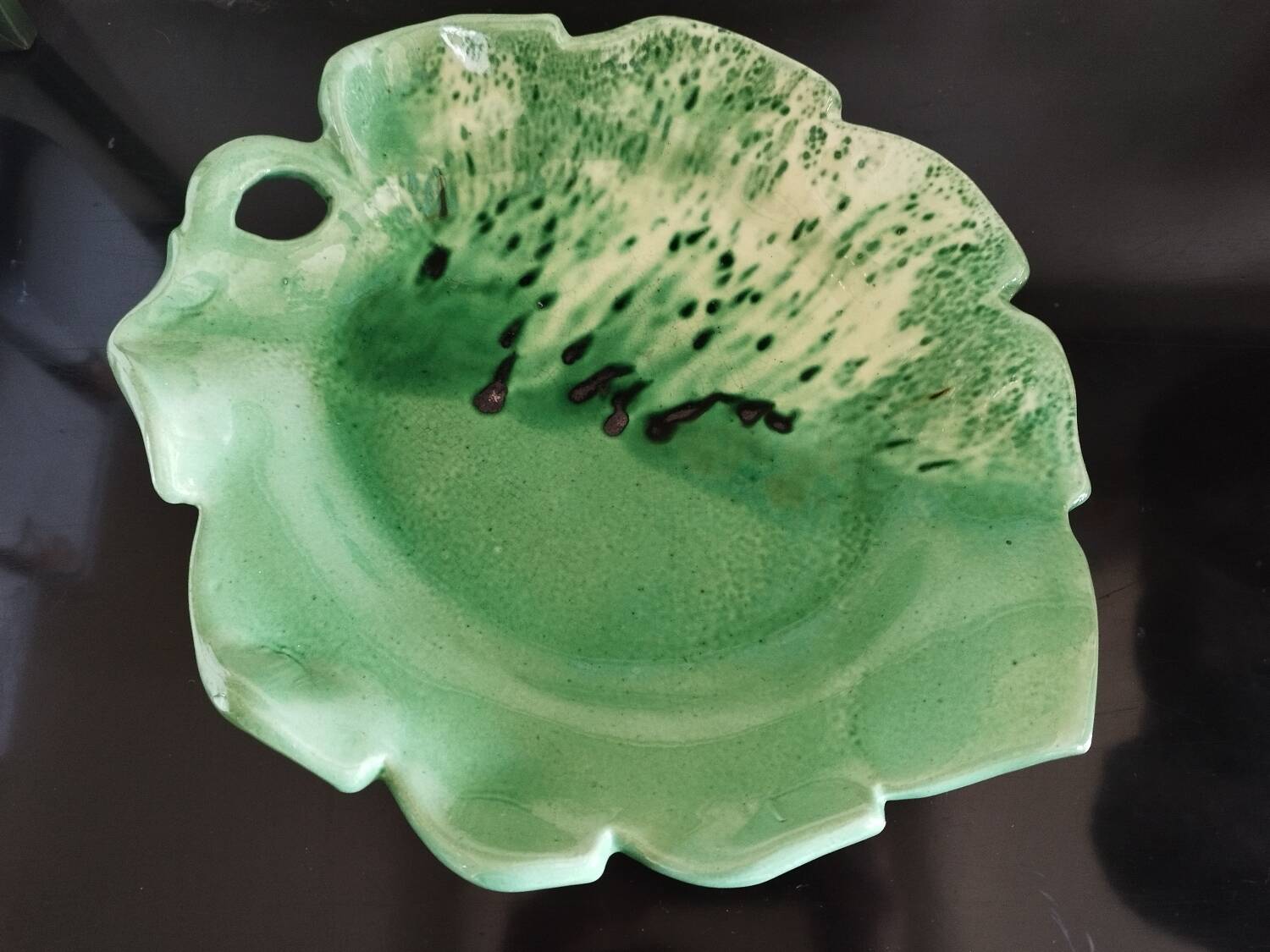 Plate, fruit bowl or leaf-shaped catchall Vallauris