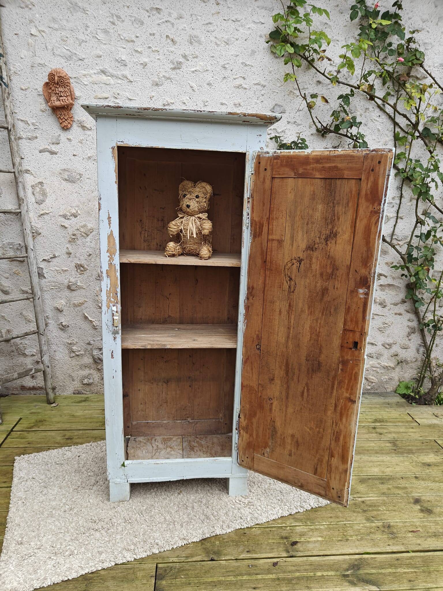 Old patinated bonnet maker