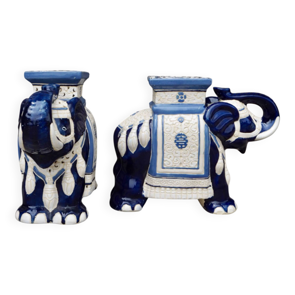 Paire de tables d'appoint éléphants en céramique