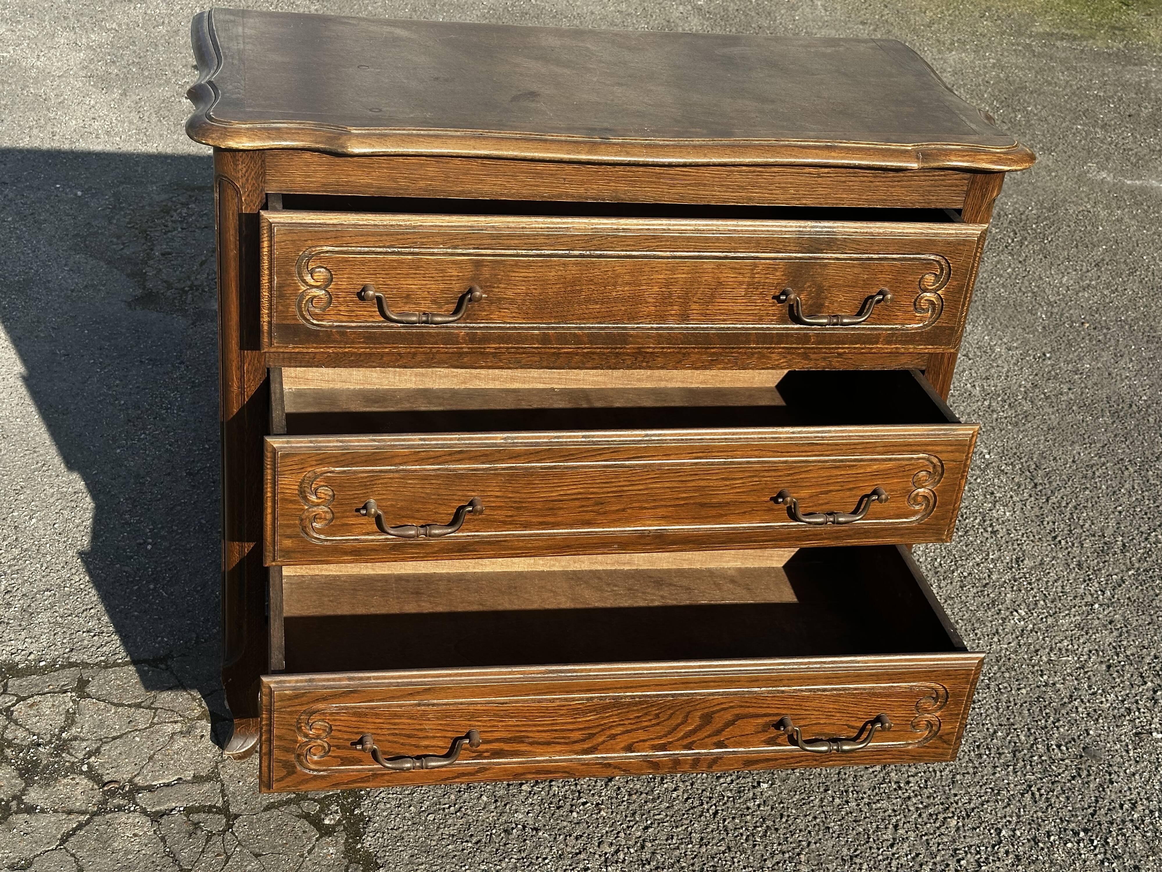 Chest of drawers, late 19th century, early 20th century