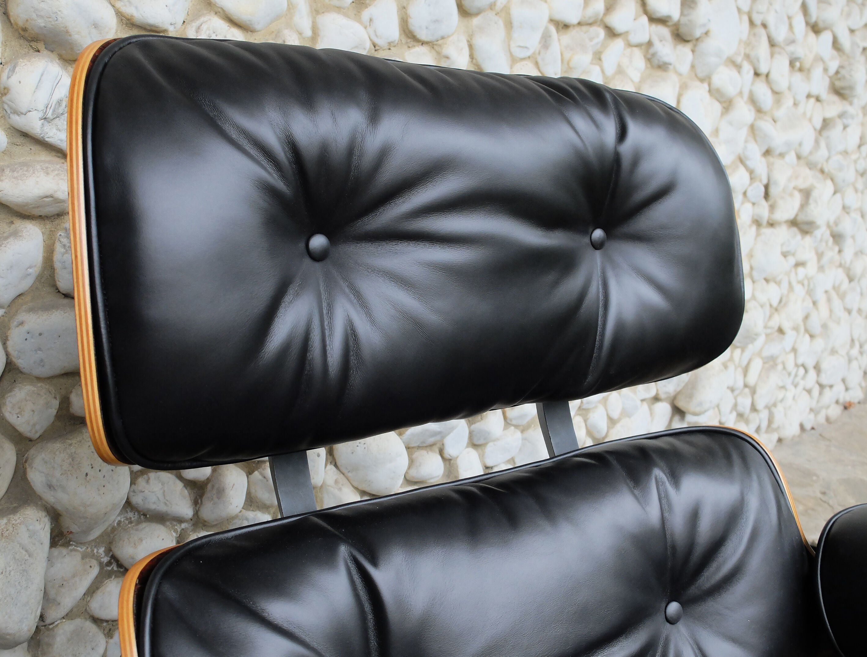Lounge Chair & ottoman by Charles & Ray Eames edition Herman Miller