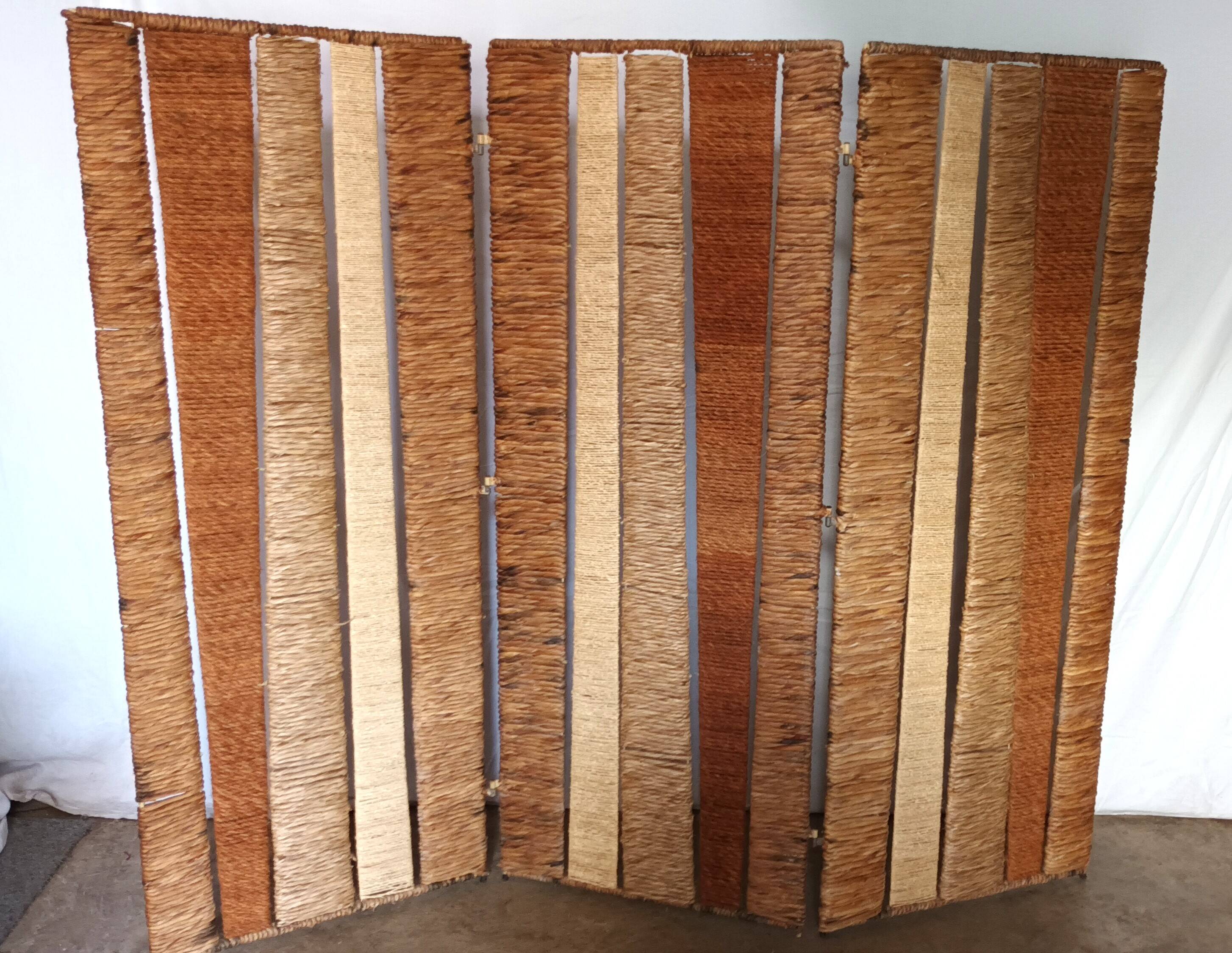 Three-panel screen in natural fibre