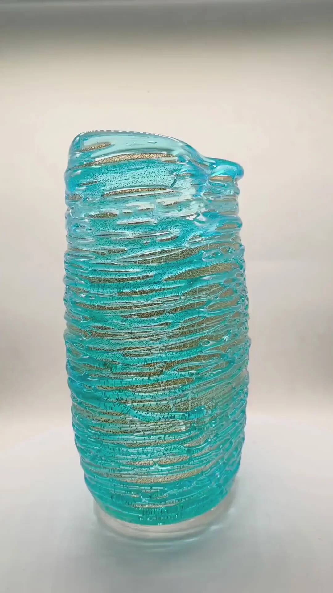 Mid-century stunning vase in hand-worked Murano glass by Sergio Costantini with the rare original certificate. Made in Murano, Italy.