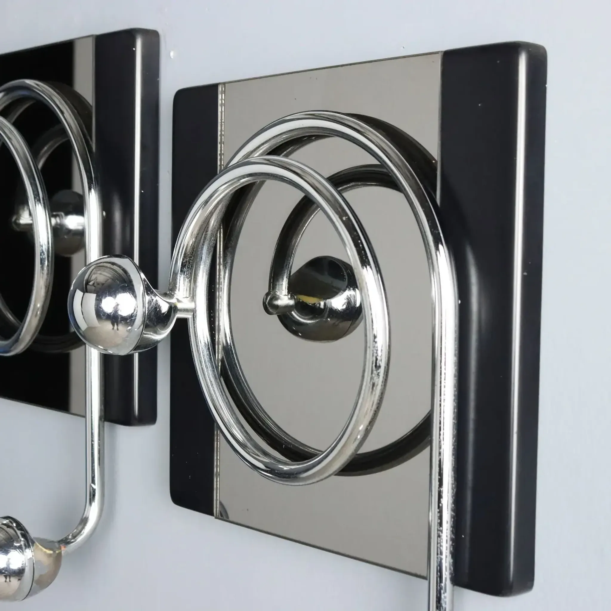 Vintage coat rack in chrome metal and plastic, Italian design from the 1970s.