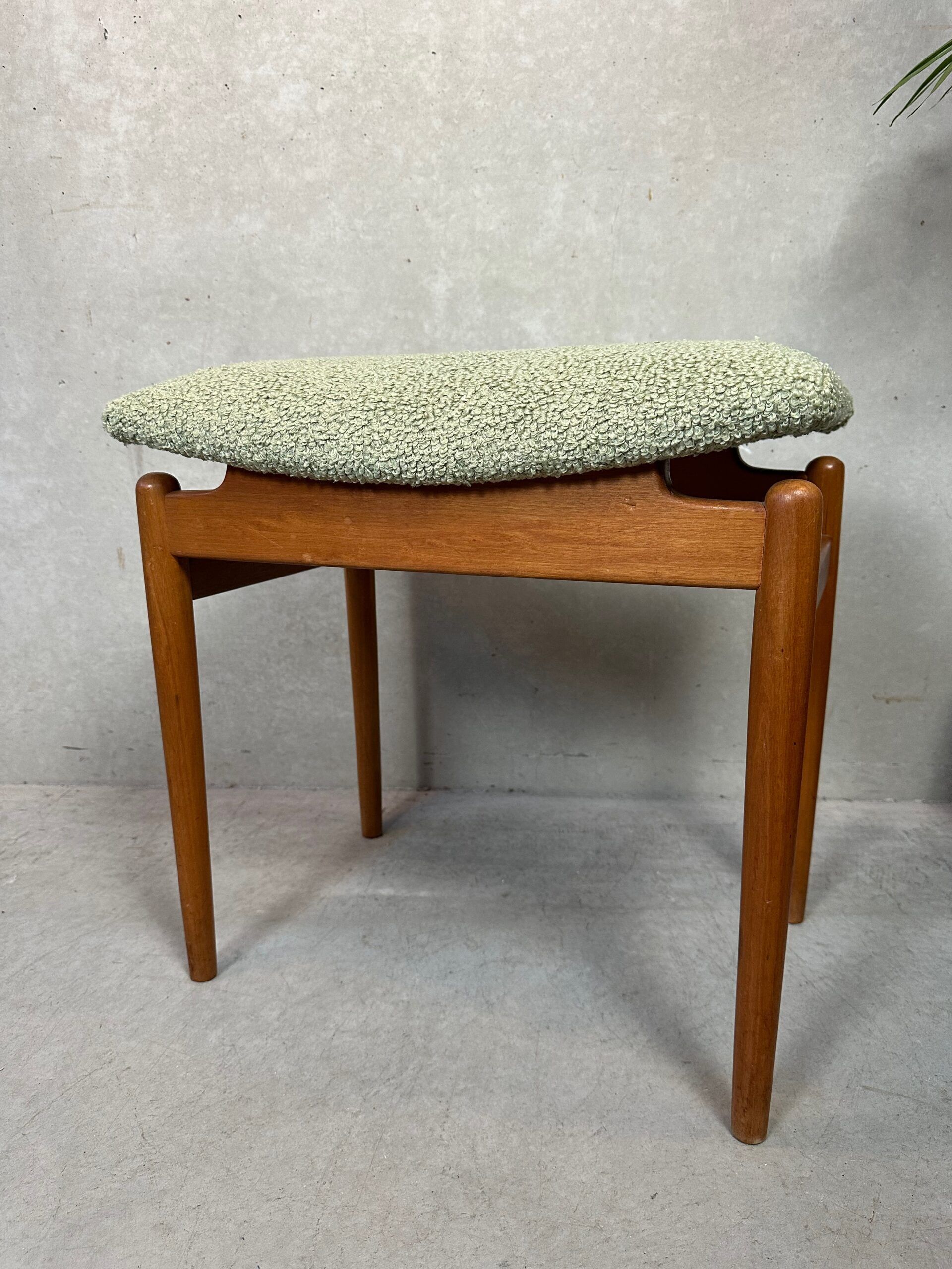 Tabouret vintage / repose-pieds