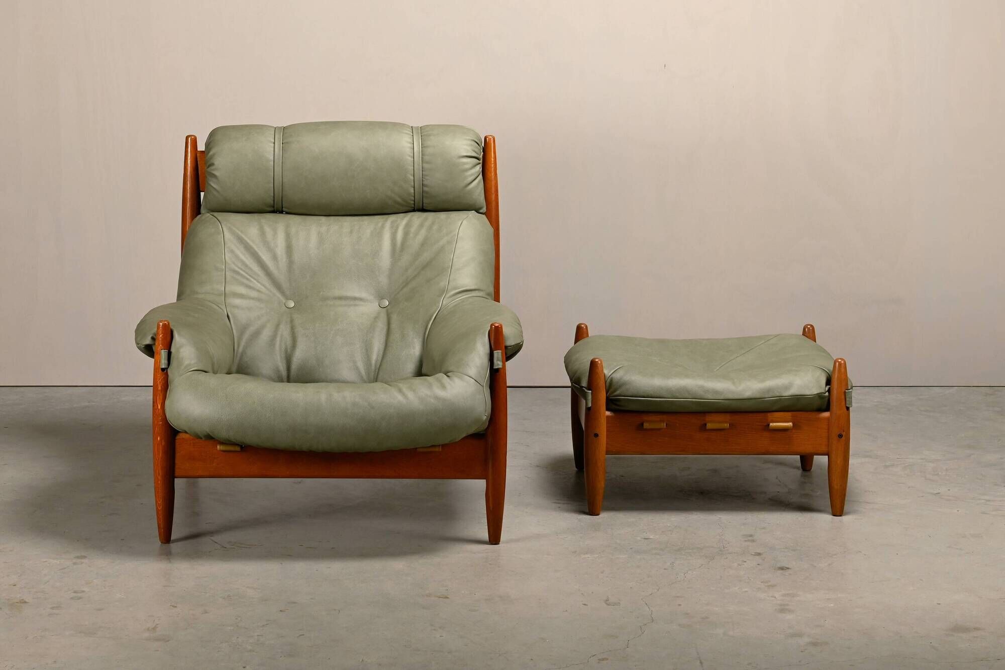 Lounge Chair in the manner Sergio Rodrigues and Jean Gillon, Oak / Leather