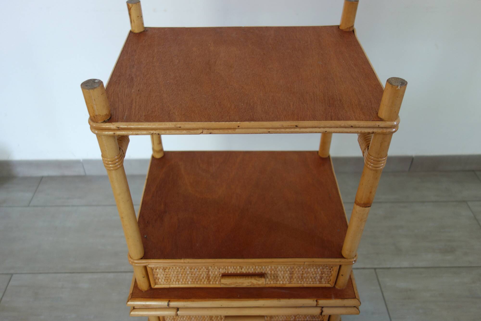 Pair of woven wicker and bamboo bedside tables, 70s/80s.