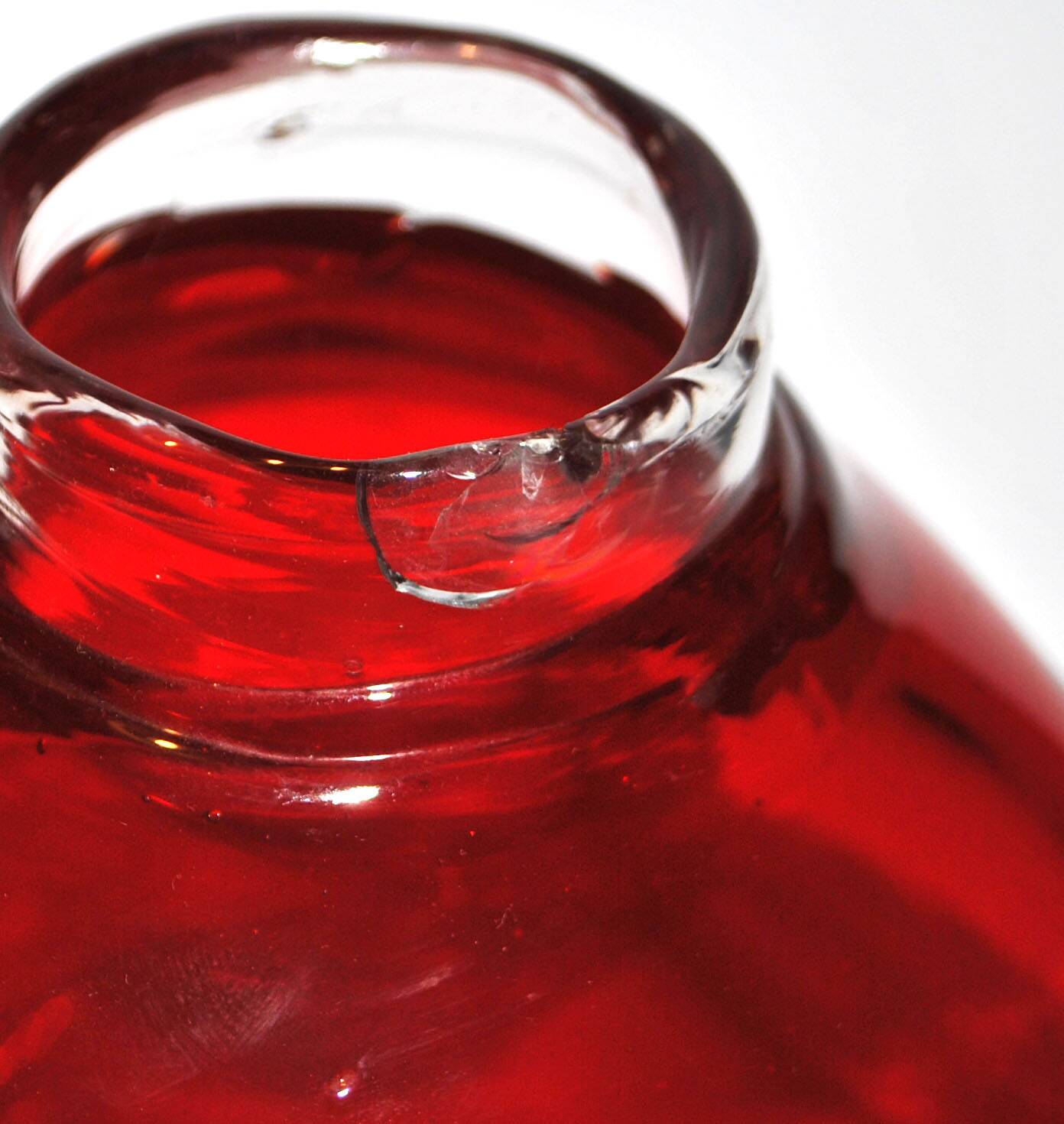 DESIGN square vase in red lined blown glass 11cm dlg Whitefriars