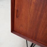 Buffet haut en teck, design danois, années 1970, production : Danemark