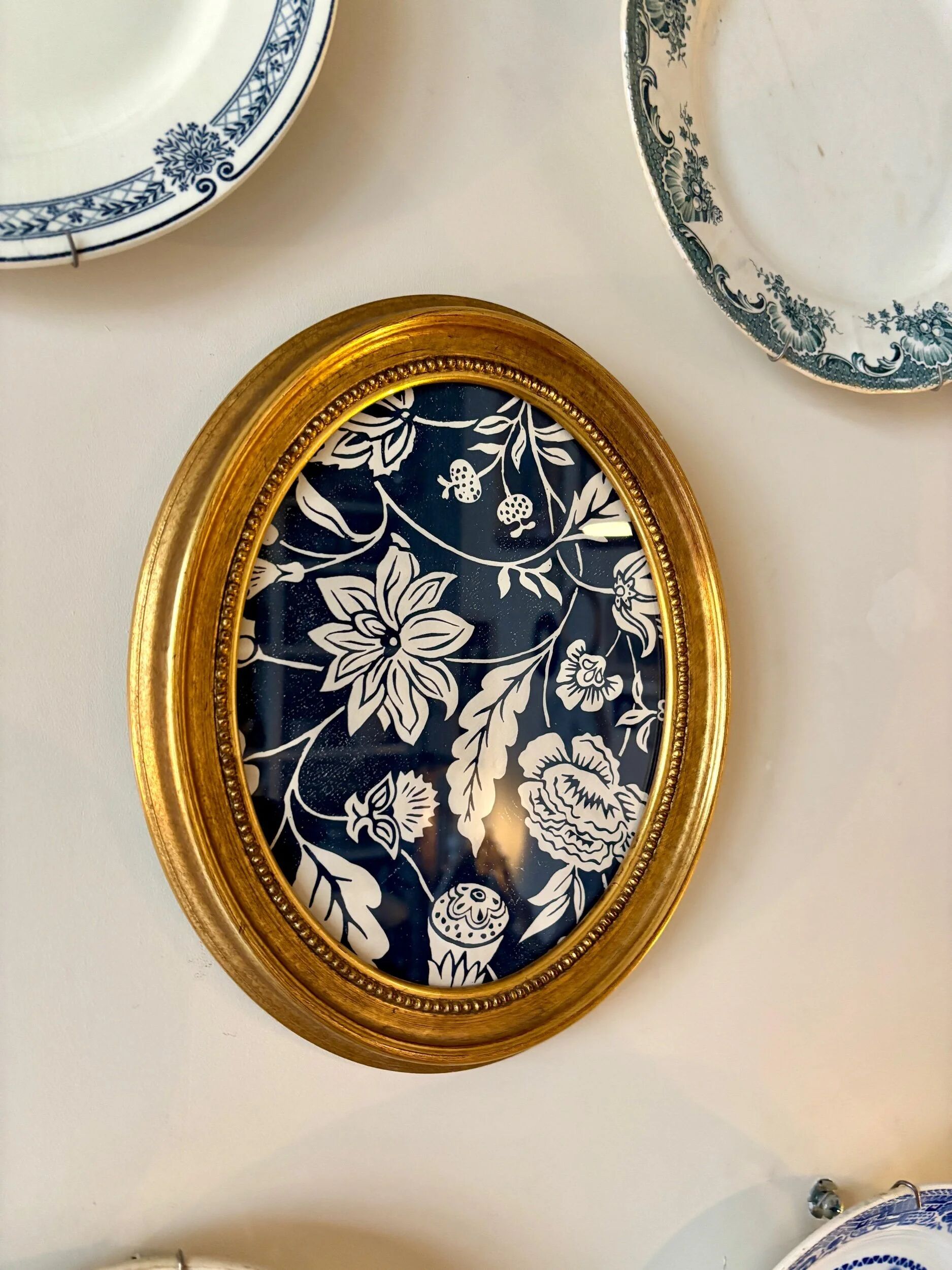 Oval frame in gilded wood with domino paper Antoinette Poisson 30C "Indienne"