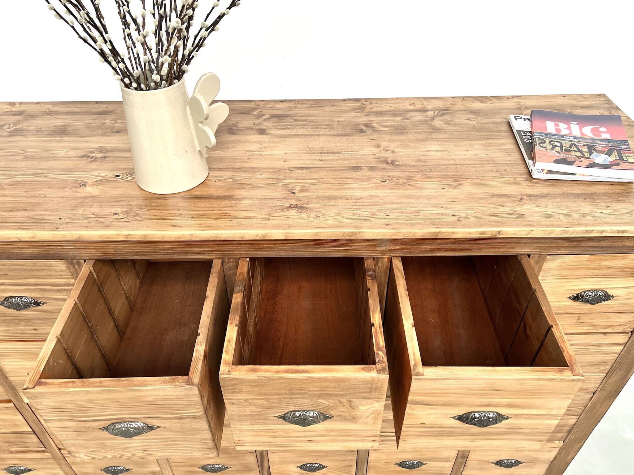 Craftsman's cabinet with 24 drawers in solid pine, 1950s.